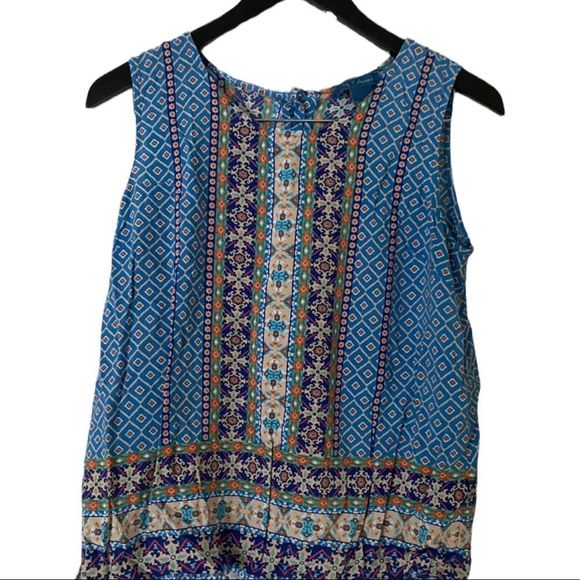 N.Y. Appeal: Buttoned Back Sleeveless Blouse - Picture 1 of 7